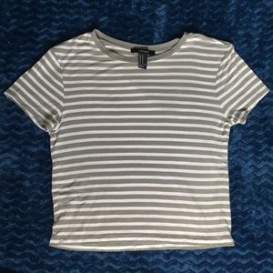 FOREVER 21 cropped t-shirt